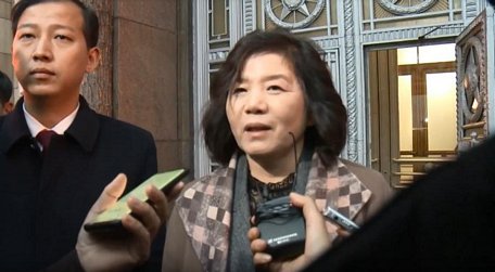 Bà Choe son-hui phát biểu với báo chí tại Moskva ngày 20/11. (Nguồn: Yonhap)