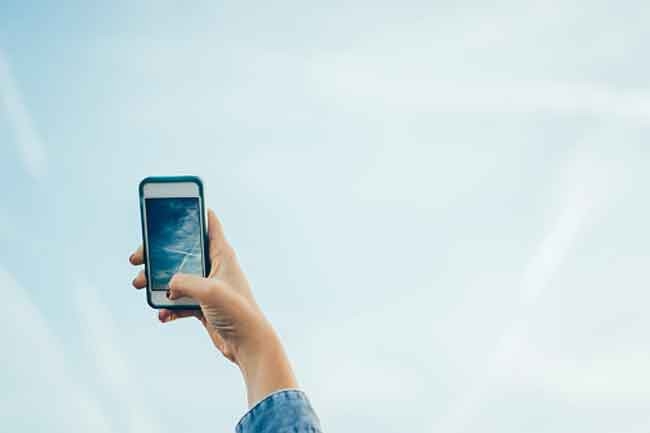 Công nghệ vô tuyến: Chúng ta thường được nghe những khuyến cáo hạn chế sử dụng điện thoại di động để phòng ngừa ung thư. Các tần số vô tuyến từ các mạng lưới không dây có thể gây ra các bệnh chết người.