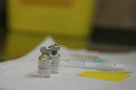 Lọ vắc xin được sử dụng trong thử nghiệm HVTN 702. Ảnh: Getty Images