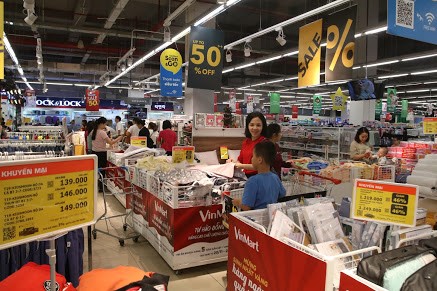 Các siêu thị sẵn sàng chuẩn bị lượng hàng cung ứng Tết. Ảnh: Lê Phú/Báo Tin tức.