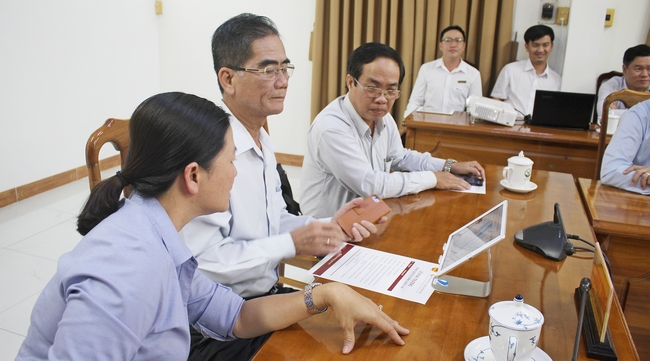 Phó Chủ tịch Thường trực UBND tỉnh- Lê Quang Trung đã ký kết điện tử thành công trong buổi lễ khai trương.