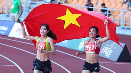   Nguyễn Thị Oanh và Phạm Thị Huệ giành 2 vị trí nhất nhì ở đườn chạy 5.000m nữ.