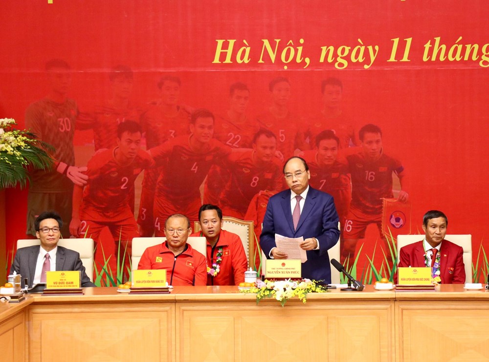  Thủ tướng Nguyễn Xuân Phúc phát biểu chào mừng các đội tuyển bóng đá nam và nữ đã mang vinh quang về cho Tổ quốc. (Ảnh: Dương Giang/TTXVN)