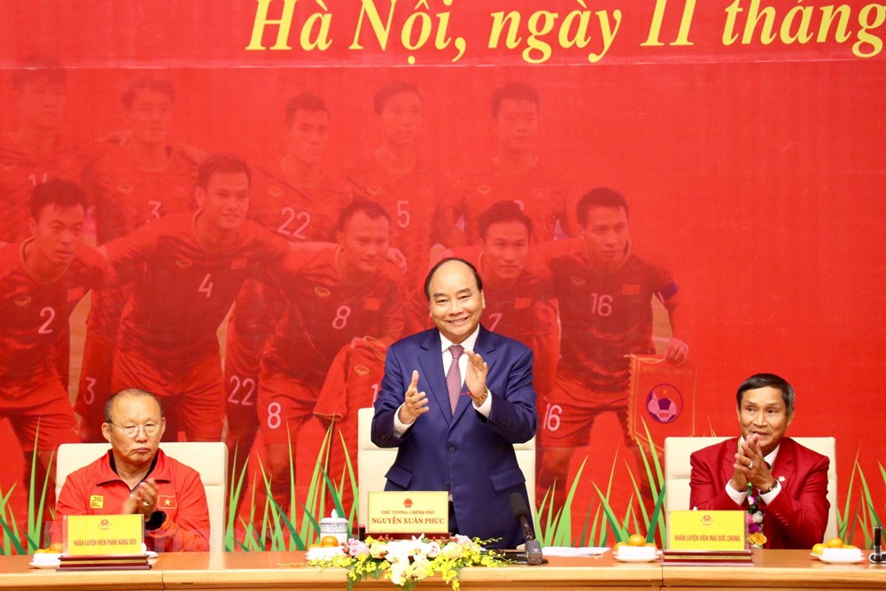Thủ tướng Nguyễn Xuân Phúc chúc mừng thành công của đội tuyển U22 Việt Nam, và đội tuyển nữ. (Ảnh: Nguyên An/Vietnam+)