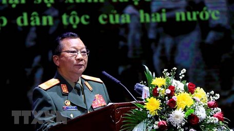 Đại tướng Chansamone Chanyalath, Ủy viên Bộ Chính trị, Bộ Trưởng Quốc phòng Lào phát biểu tại Lễ kỷ niệm. (Ảnh: Phạm Kiên/TTXVN)