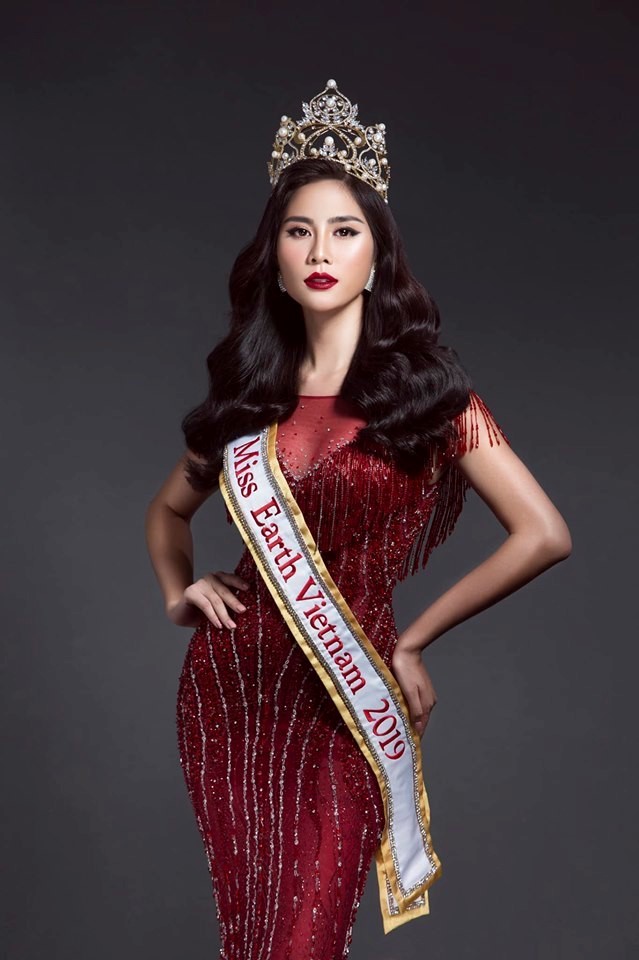 Đại diện Việt Nam ở Hoa hậu Trái đất Hoàng Hạnh.