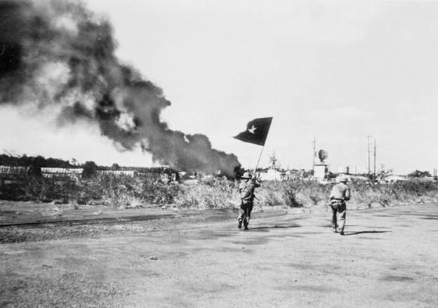  Quân giải phóng đánh chiếm sân bay Hòa Bình ở thị xã Buôn Ma Thuột trong Chiến dịch Tây Nguyên, mở đầu cuộc Tổng tiến công và nổi dậy mùa Xuân 1975. (Ảnh: TTXVN)