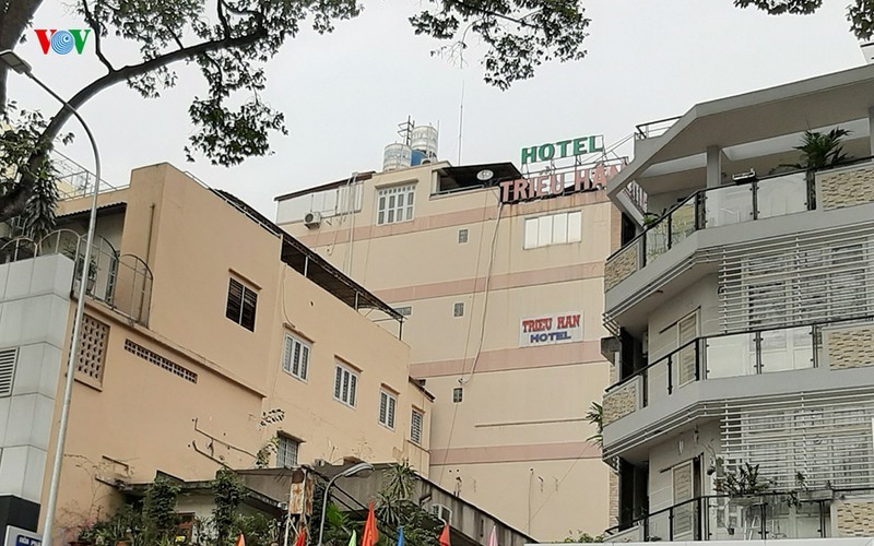 Khách sạn Triều Hân - nơi bệnh nhân dương tính với virus nCoV đã lưu trú. Ảnh: VOV- TPHCM