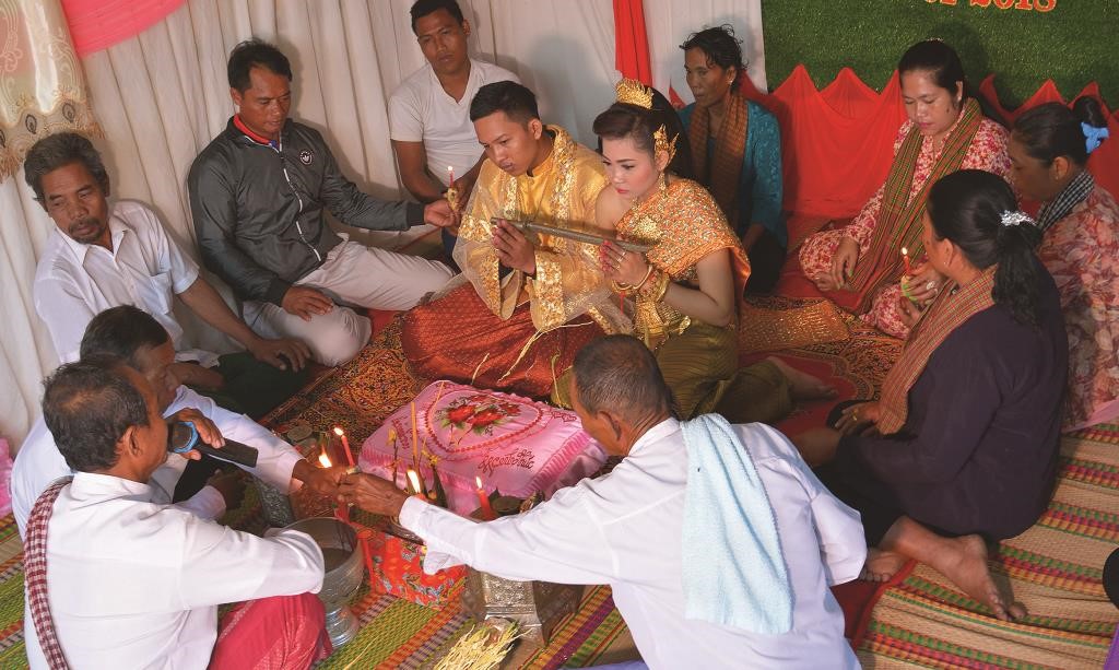 Một nghi thức truyền thống trong đám cưới của đồng bào dân tộc thiểu số Khmer
