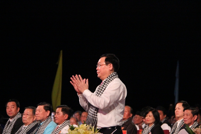 Ủy viên Bộ Chính trị, Phó Thủ tướng Chính phủ- Vương Đình Huệ và các đồng chí lãnh đạo, Đảng, Nhà nước tham dự tại điểm cầu Vĩnh Long.