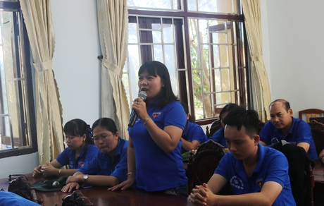 Các đại biểu chia sẻ tại tọa đàm “Đảng viên trẻ Vĩnh Long sắt son niềm tin với Đảng” do Tỉnh Đoàn tổ chức.