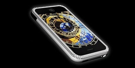Được thiết kế bởi nhà thiết kế nổi tiếng Áo Peter Aloisson, chiếc iPhone Princess plus thực sự là một chiếc smartphone ấn tượng đi kèm với 180 viên kim cương trắng. Để sở hữu nó, bạn sẽ phải trả số tiền 176.400 USD (khoảng 4,1 tỷ đồng).