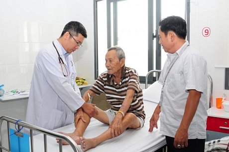Bệnh nhân L.H.N (86 tuổi, TP Cần Thơ) suýt bị đoạn chi vì bị tắc động mạch đùi bên phải mà nguyên nhân được xác định do hút thuốc lá lâu năm.