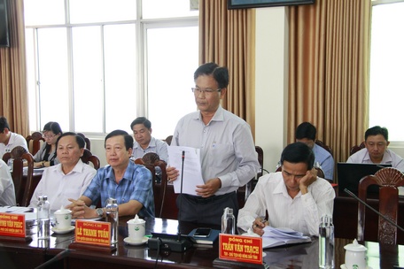 Đại biểu đóng góp ý kiến cho dự thảo báo cáo chính trị trình Đại hội Đảng bộ tỉnh lần thứ XI, nhiệm kỳ 2020- 2025 (dự thảo lần 2).