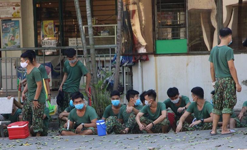 Các chiến sỹ Bộ Tư lệnh TP Hồ Chí Minh cũng đã có mặt từ ngày 19/3 khi UBND TP Hồ Chí Minh có quyết định trưng dụng KTX Đại học Quốc gia TP Hồ Chí Minh làm nơi cách ly tập trung cho người dân từ vùng dịch về thành phố.