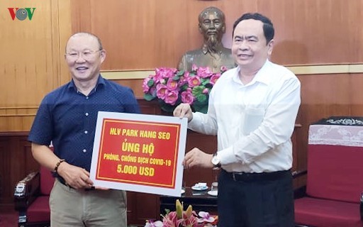 HLV Park Hang Seo ủng hộ 5.000 USD cho “Quỹ phòng chống dịch Covid-19”.