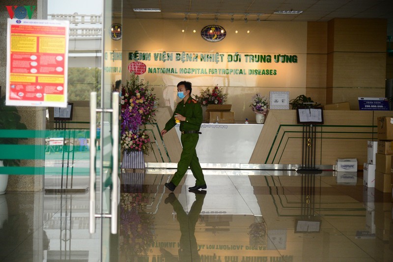 Bệnh viện Bệnh Nhiệt đới Trung ương cơ sở 2 đang điều trị 80 bệnh nhân mắc Covid-19, trong đó có 72 người Việt Nam và 8 người nước ngoài. 