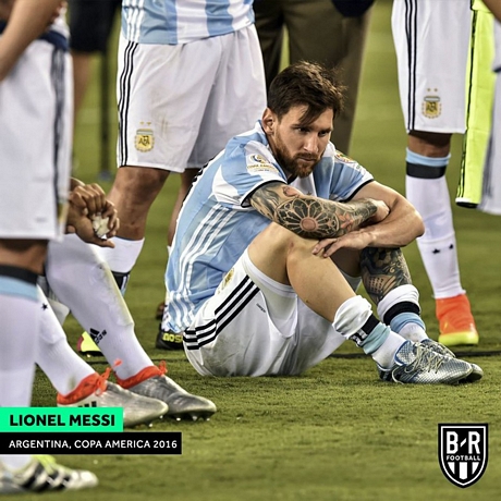 Lionel Messi khi Argentina thua Chile sau loạt sút luân lưu ở chung kết Copa America 2016.