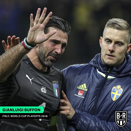 Gianluigi Buffon khi Italy thất bại trước Thụy Điển ở vòng play-off tranh vé dự World Cup 2018