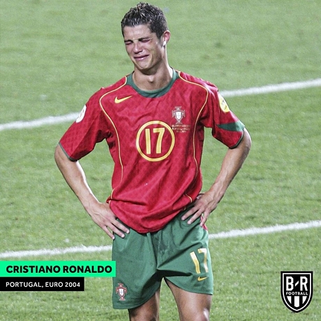 Cristiano Ronaldo khi Bồ Đào Nha thua Hy Lạp 0-1 ở chung kết EURO 2004