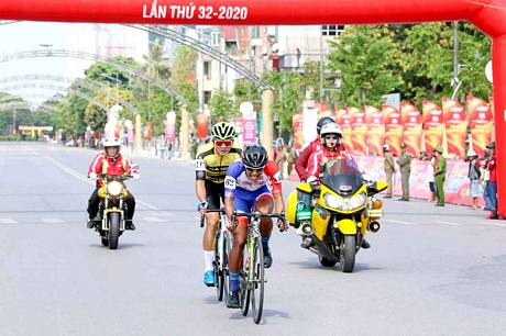 Hồ Hoàng Sơn (620 Châu Thới Vĩnh Long) rút thắng Sprint 1.
