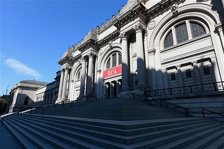 Quang cảnh bên ngoài Bảo tàng Nghệ thuật Metropolitan ở thành phố New York (Mỹ) thời điểm dịch COVID-19 bùng phát mạnh, ngày 4/5/2020. Ảnh: AFP/TTXVN