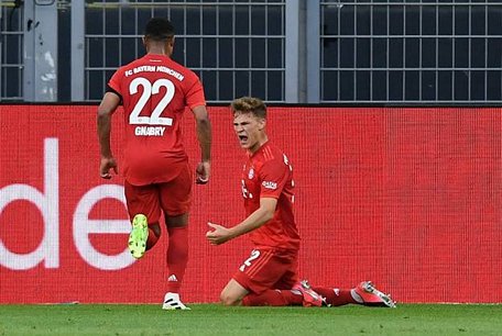 Kimmich ghi siêu phẩm lốp bóng giúp Bayern hạ Dortmund (Ảnh: Getty).