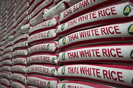 Gạo chuẩn bị được đưa đi xuất khẩu tại Bangkok, Thái Lan. Ảnh: AFP/TTXVN