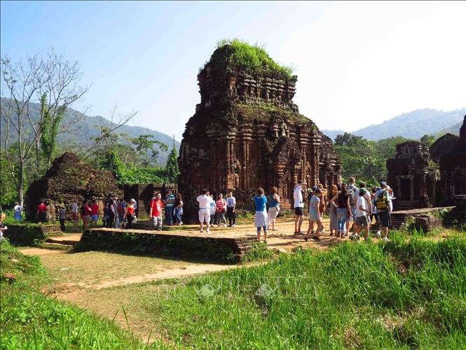 Khách du lịch bắt đầu quay trở lại tham quan Di sản Văn hóa thế giới Mỹ Sơn (Quảng Nam).