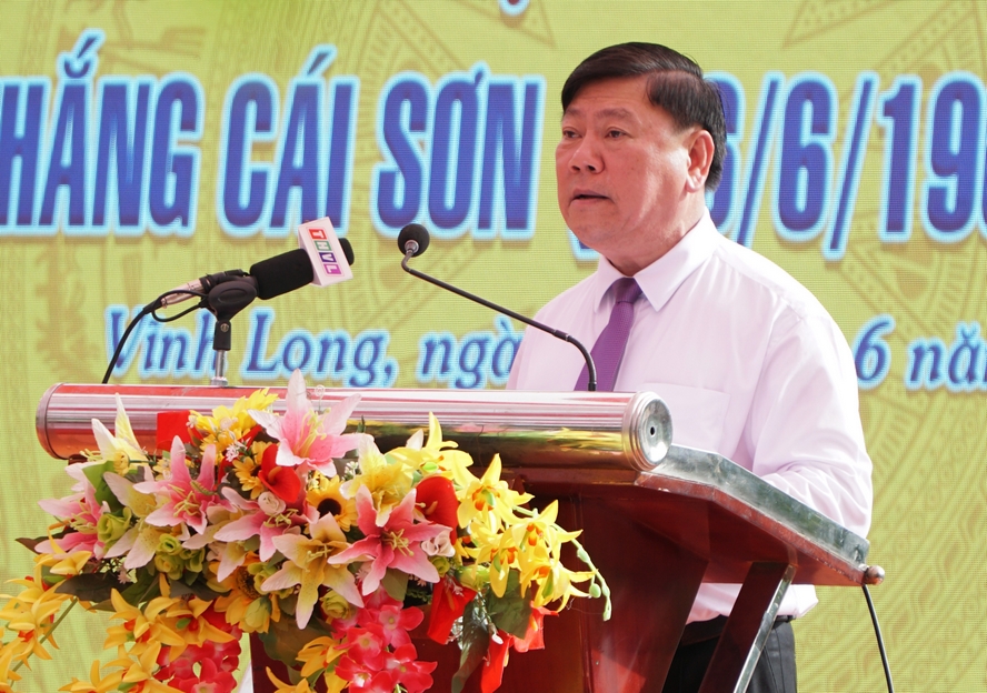 Đồng chí Trần Văn Rón- Ủy viên BCH Trung ương Đảng, Bí thư Tỉnh ủy Vĩnh Long phát biểu tại lễ kỷ niệm.