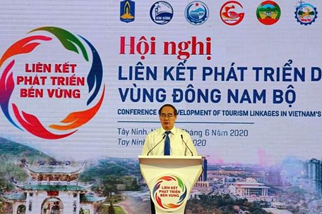 Bí thư Thành ủy TPHCM Nguyễn Thiện Nhân phát biểu tại hội nghị. Ảnh: VGP/Mạnh Hùng