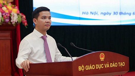 Chánh văn phòng Bộ GD-ĐT Trần Quang Nam phát biểu tại cuộc họp báo chiều 30-6 - Ảnh: MAI THƯƠNG