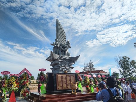 Khánh thành Bia lưu niệm Nhiếp ảnh- Điện ảnh Tây Nam Bộ tại huyện Năm Căn (Cà Mau) hôm 21/6/2020.