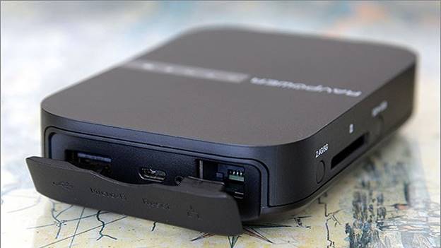 Pin dự phòng RAVPower Filehub RP-WD009 có kích thước nhỏ gọn nhưng cung sẽ cấp năng lượng cho các thiết bị trong mọi tình huống. Ngoài ra, pin còn có khả năng kết nối Wifi cùng tính năng lưu giữ hình ảnh.