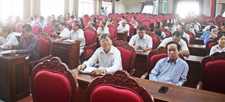 Các đại biểu tham dự hội nghị tại điểm cầu Vĩnh Long. 