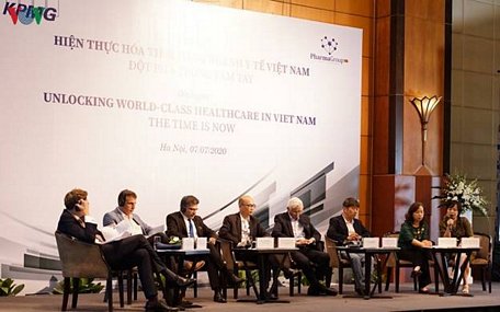 Các chuyên gia nước ngoài thảo luận về tiềm năng y tế Việt Nam.