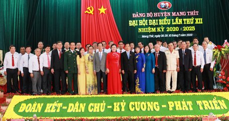  BCH Đảng bộ huyện Mang Thít nhiệm kỳ 2020- 2025 ra mắt đại hôi.