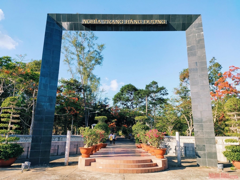 Nghĩa trang Hàng Dương, nơi an nghỉ của hàng nghìn chiến sĩ cách mạng. Nơi đây ghi dấu chứng tích tội ác của thực dân đế quốc và là một phần của trang sử hào hùng của dân tộc.  