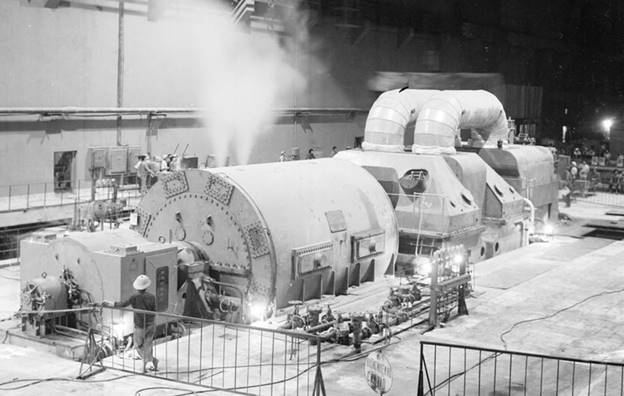  Ngày 19/10/1983, nhà máy nhiệt điện Phả Lại cho chạy thử đồng bộ không tải tổ máy số 1 nhà máy nhiệt điện Phả Lại, đạt các thông số kỹ thuật (1983). (Ảnh: Cẩm Bình/TTXVN)h