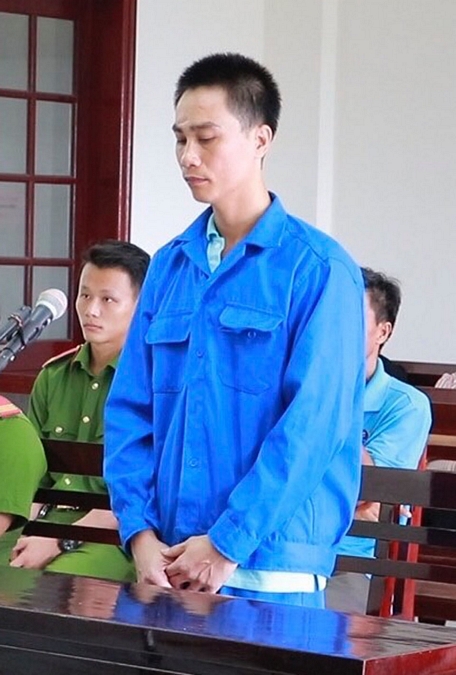 Bị cáo Huỳnh Tấn Phước nghe HĐXX tuyên án.