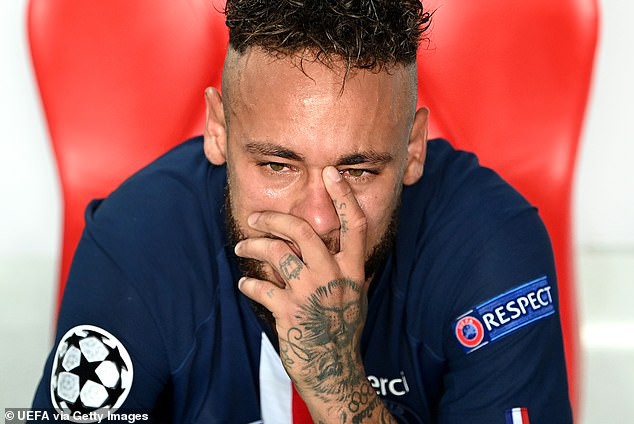 Neymar khóc nức nở sau thất bại ở trận chung kết Champions League.