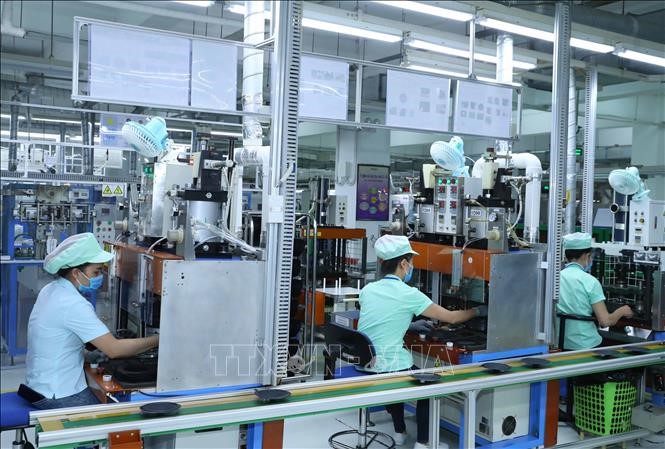 Sản xuất các loại loa tại nhà máy của Công ty TNHH Điện tử Foster (Bắc Ninh), tại Khu Công nghiệp Đô thị và Dịch vụ VSIP Bắc Ninh, xã Phù Chẩn, thị xã Từ Sơn, tỉnh Bắc Ninh. Ảnh minh họa: Thống Nhất/TTXVN