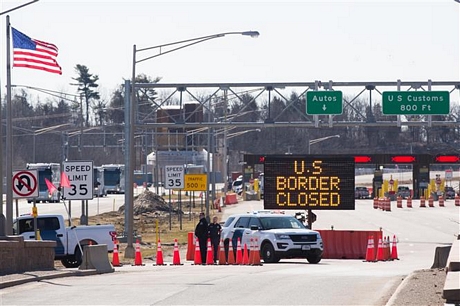  Biên giới Canada - Mỹ tại khu vực Lansdowne, Ontario, Canada, đóng cửa trong bối cảnh dịch COVID-19 lan rộng. Ảnh: AFP/ TTXVN