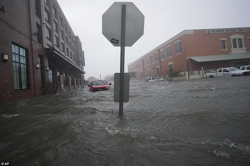 Pensacola đã phải hứng lượng mưa cực lớn do bão.
