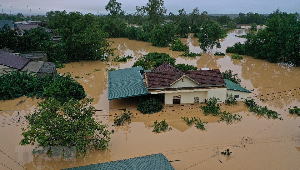  Lũ lớn trên sông Hiếu gây ngập diện rộng tại khu vực xã Thanh An, huyện Cam Lộ, tỉnh Quảng Trị. (Ảnh: Hồ Cầu/TTXVN)