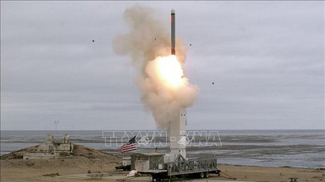 Một vụ thử tên lửa hành trình đất đối không tầm trung tại đảo San Nicolas, bang California (Mỹ) ngày 18/8. Ảnh: AFP/TTXVN