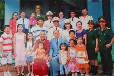 Đại gia đình ông Lê Côn Tòng.