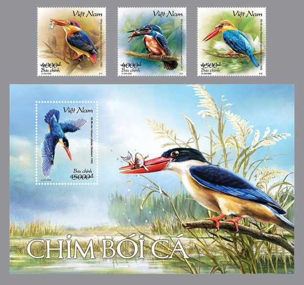 Bộ tem gồm ba mẫu và một blốc.