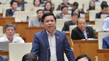 Bộ trưởng Nguyễn Văn Thể trên nghị trường kỳ họp thứ 10, Quốc hội khóa XIV. (Ảnh: quochoi.vn)