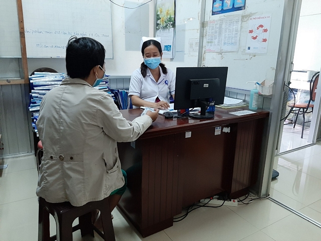 Người nhiễm HIV khám và điều trị tại Bệnh viện Đa khoa tỉnh Vĩnh Long.